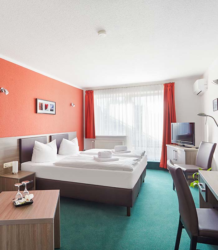 Hotel Stadt Hamburg Übernachtung Bett Zimmeraufnahme Fern